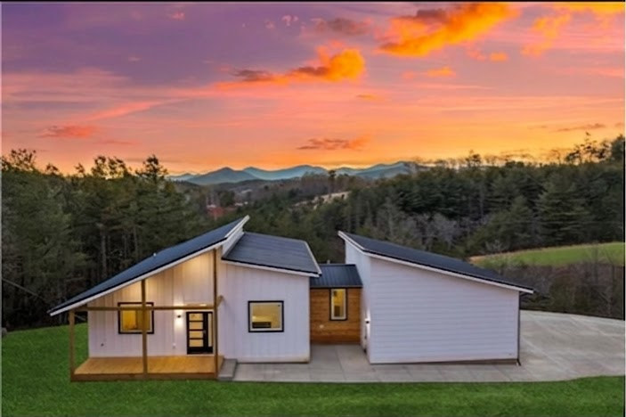 Hops and Dreams mountain home near Asheville NC with Blue Ridge views